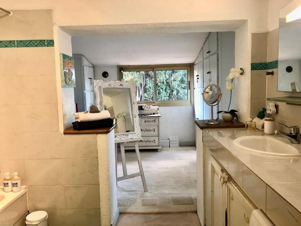 Apartamento Sérénity Chambre d'hôte au calme Des Maîtres Tibétains y ont sejourné 15 mn des plages Mougins Exterior foto